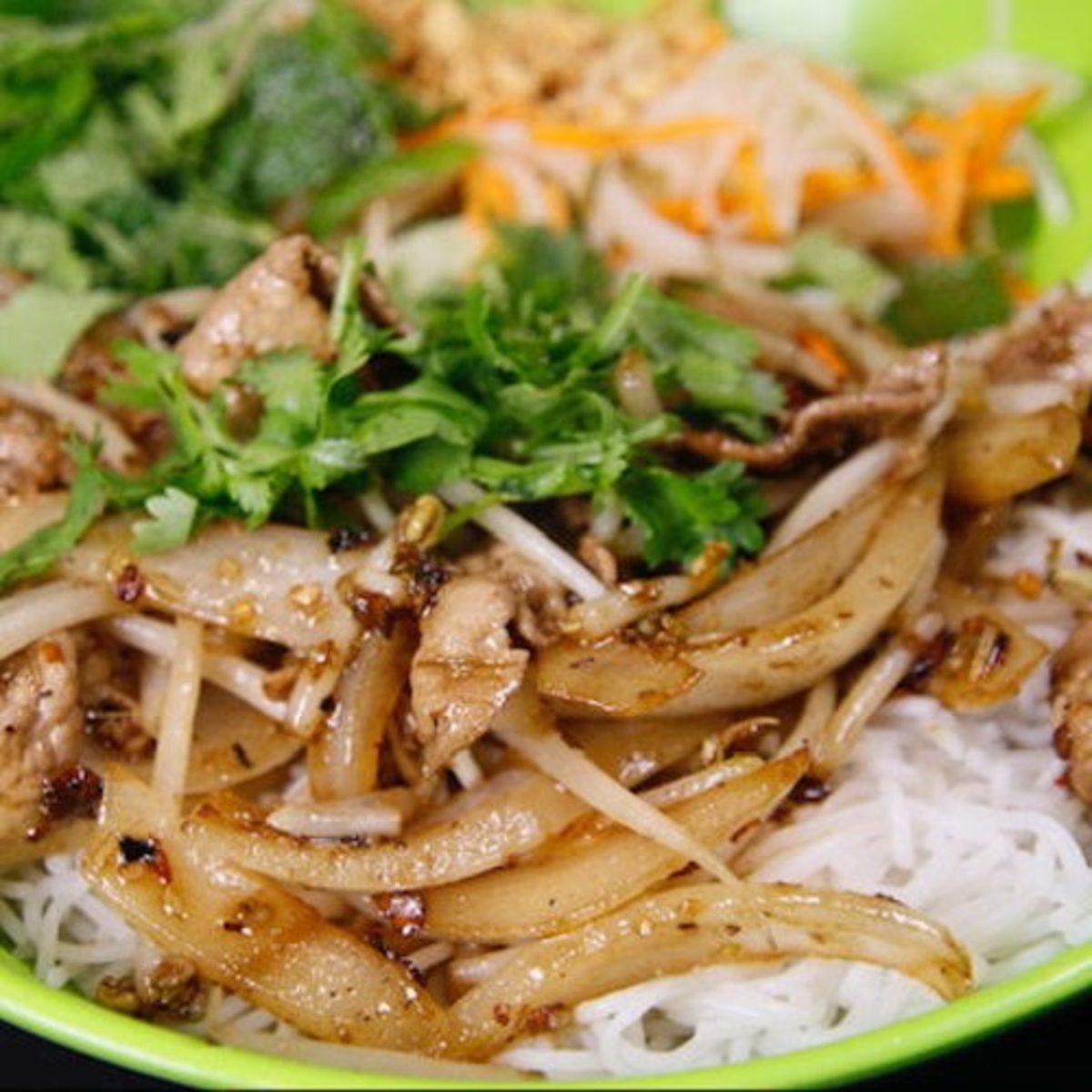 V6. Stir-Fried Beef Bun