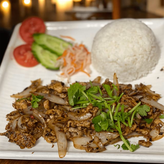 F7. Spicy Lemongrass Stir Fried.